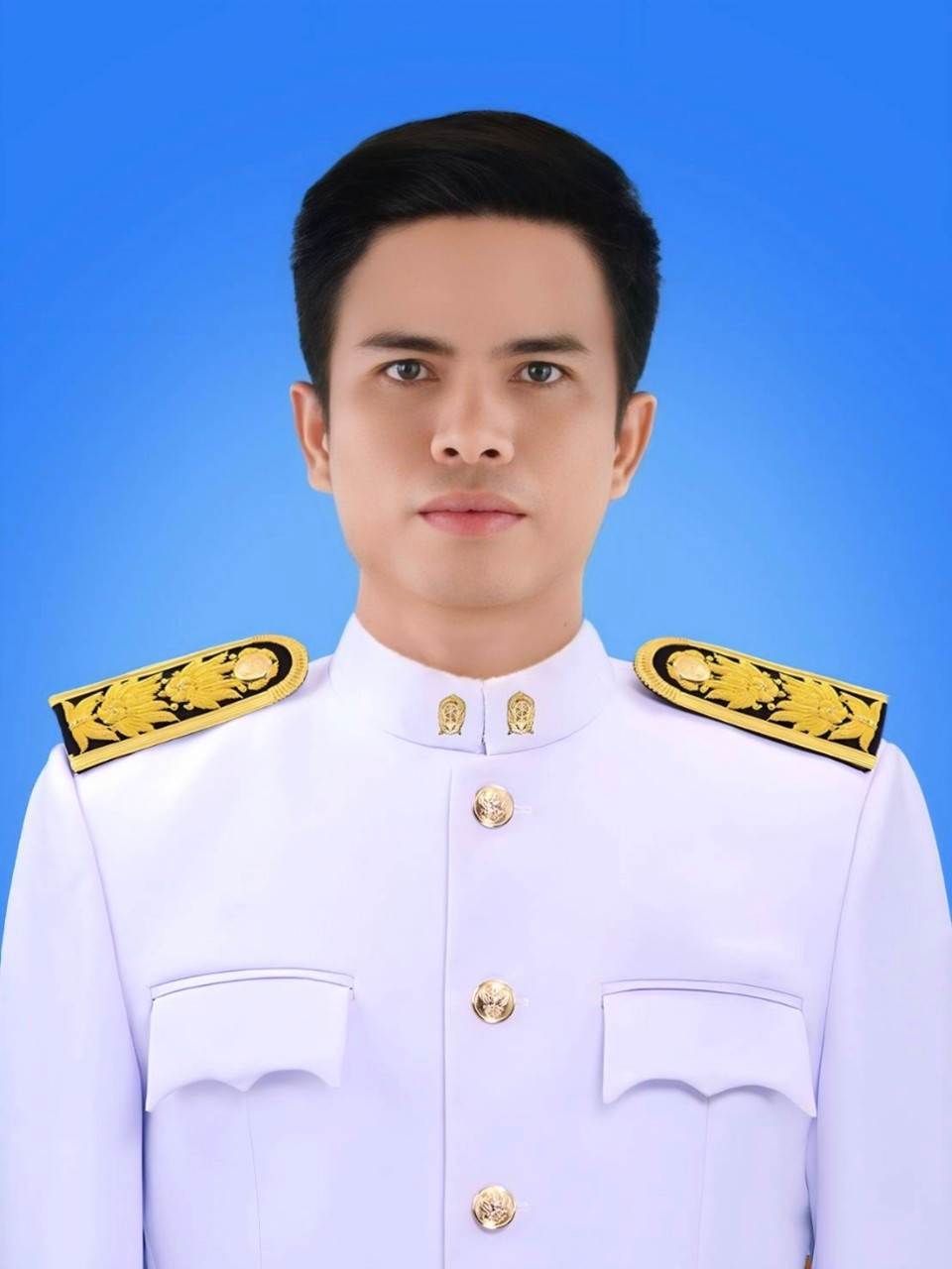 นายนิรันดร์ ขวัญยืน 